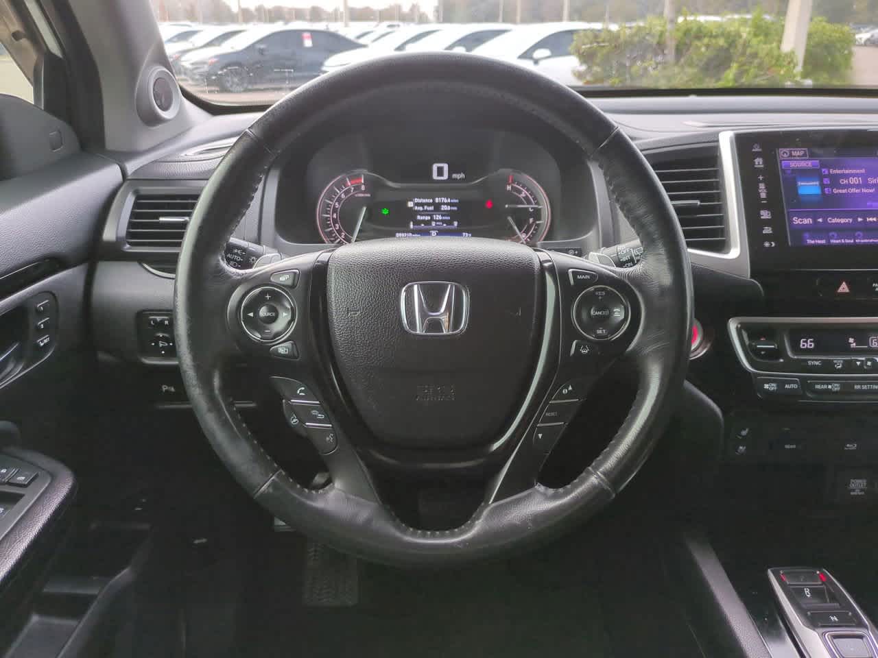 Thumbnail: 2017 Honda Pilot - 16