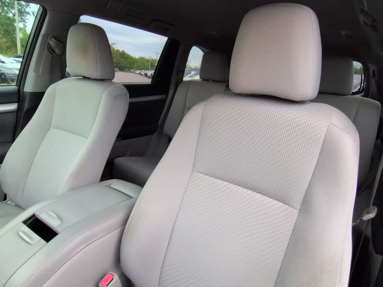 Thumbnail: 2014 Toyota Highlander - 8