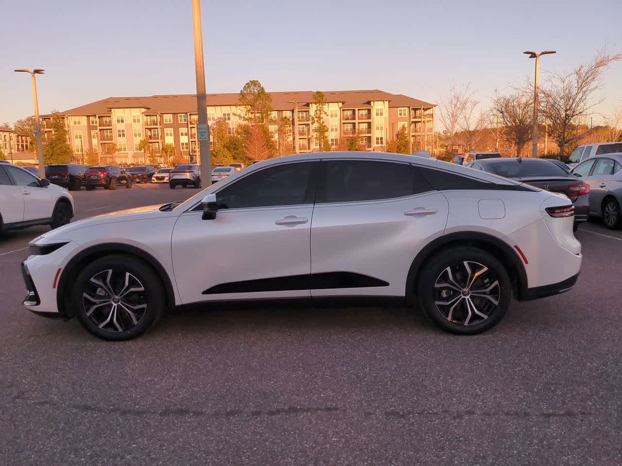 Thumbnail: 2023 Toyota Crown - 3