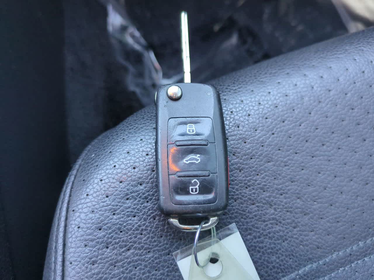 Thumbnail: 2013 Volkswagen Passat - 24