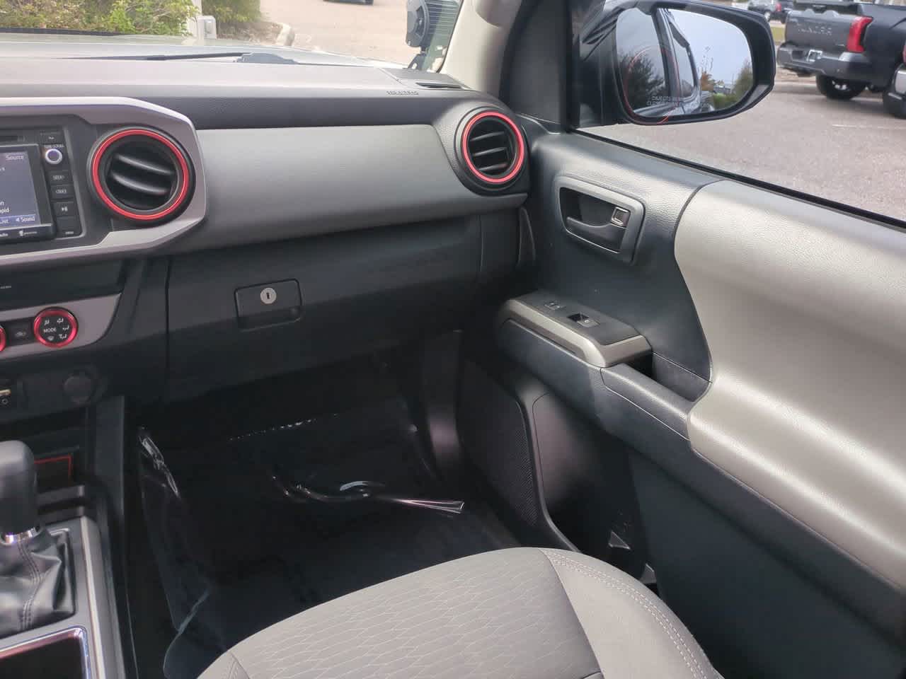 Thumbnail: 2019 Toyota Tacoma - 16