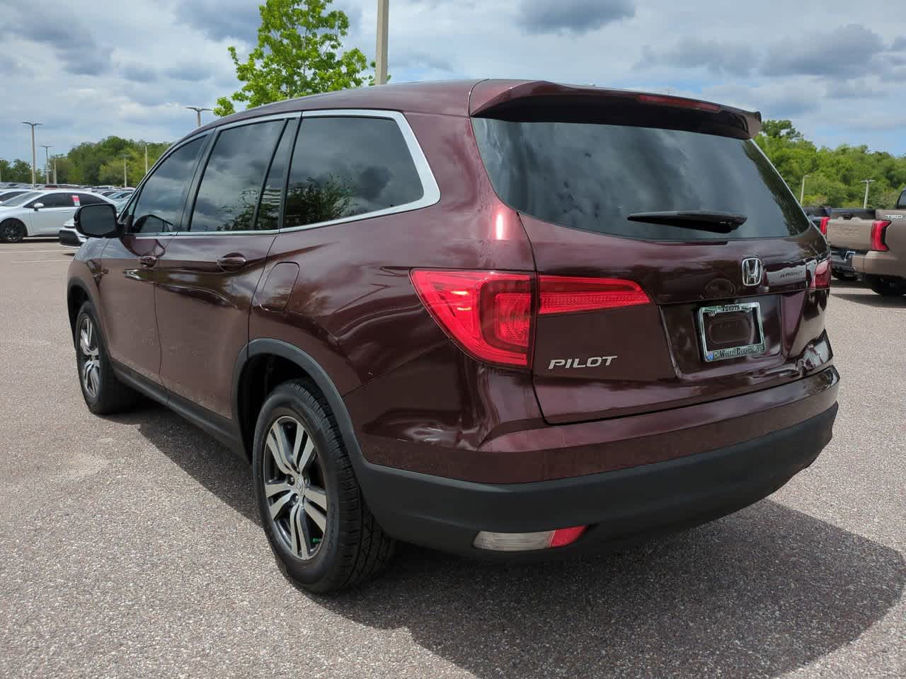Thumbnail: 2017 Honda Pilot - 4
