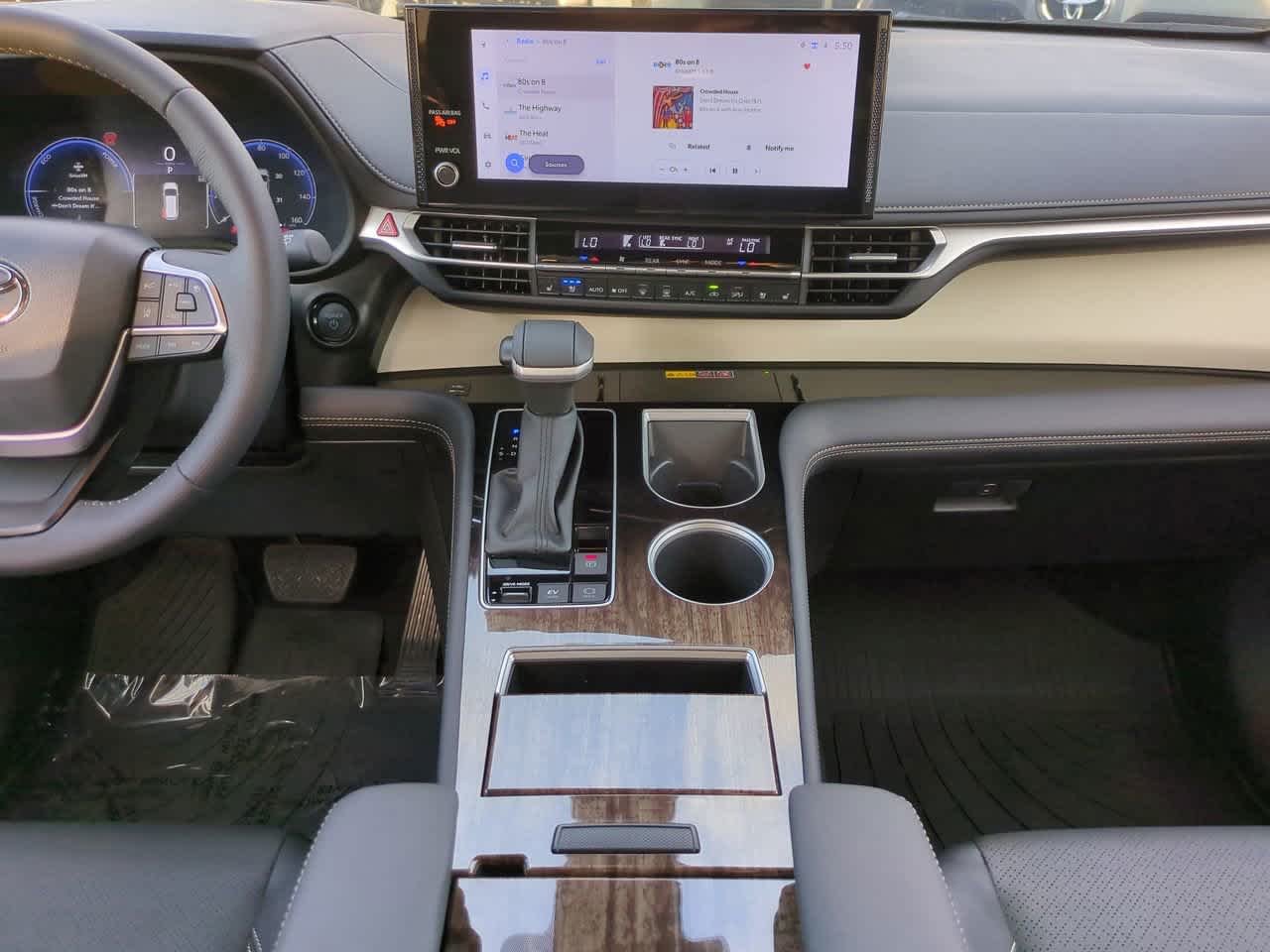 Thumbnail: 2025 Toyota Sienna - 18