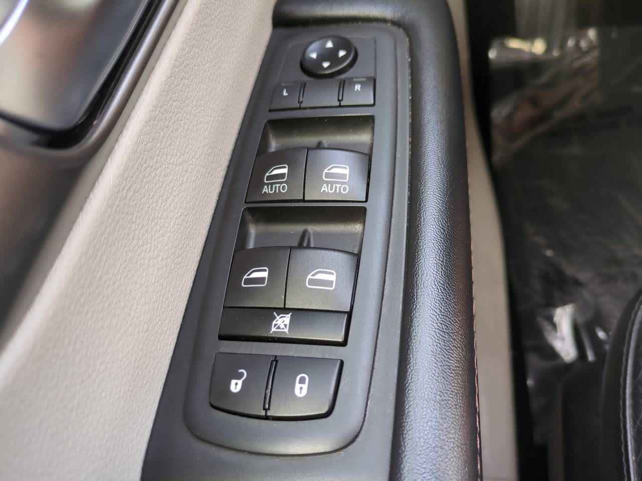 Thumbnail: 2020 Chrysler Pacifica - 23