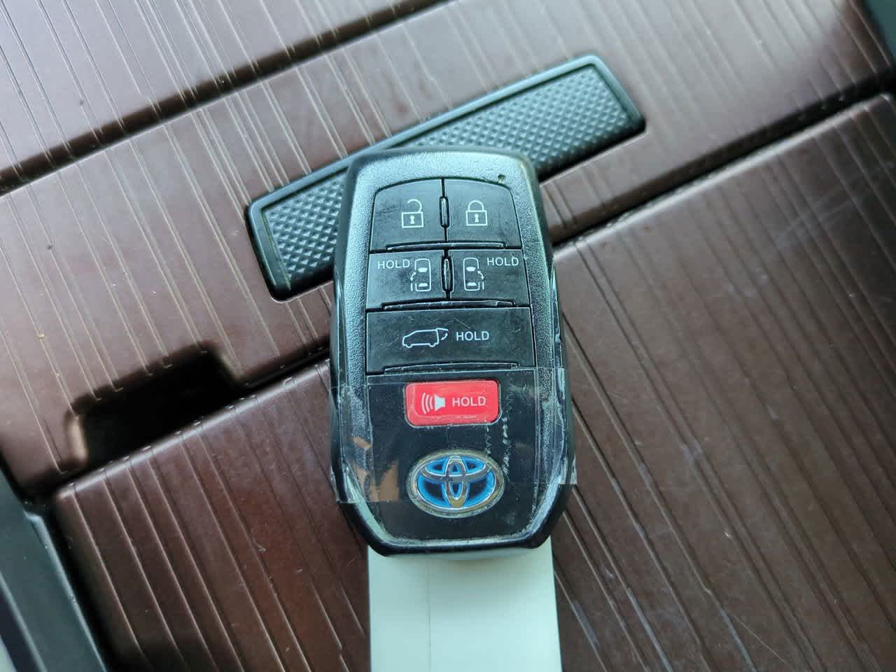 Thumbnail: 2021 Toyota Sienna - 26