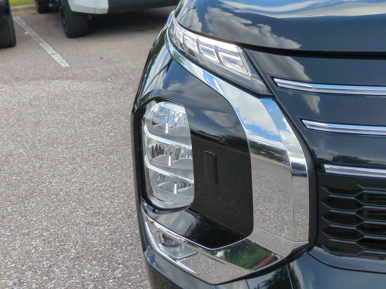 Thumbnail: 2025 Mitsubishi Outlander - 10