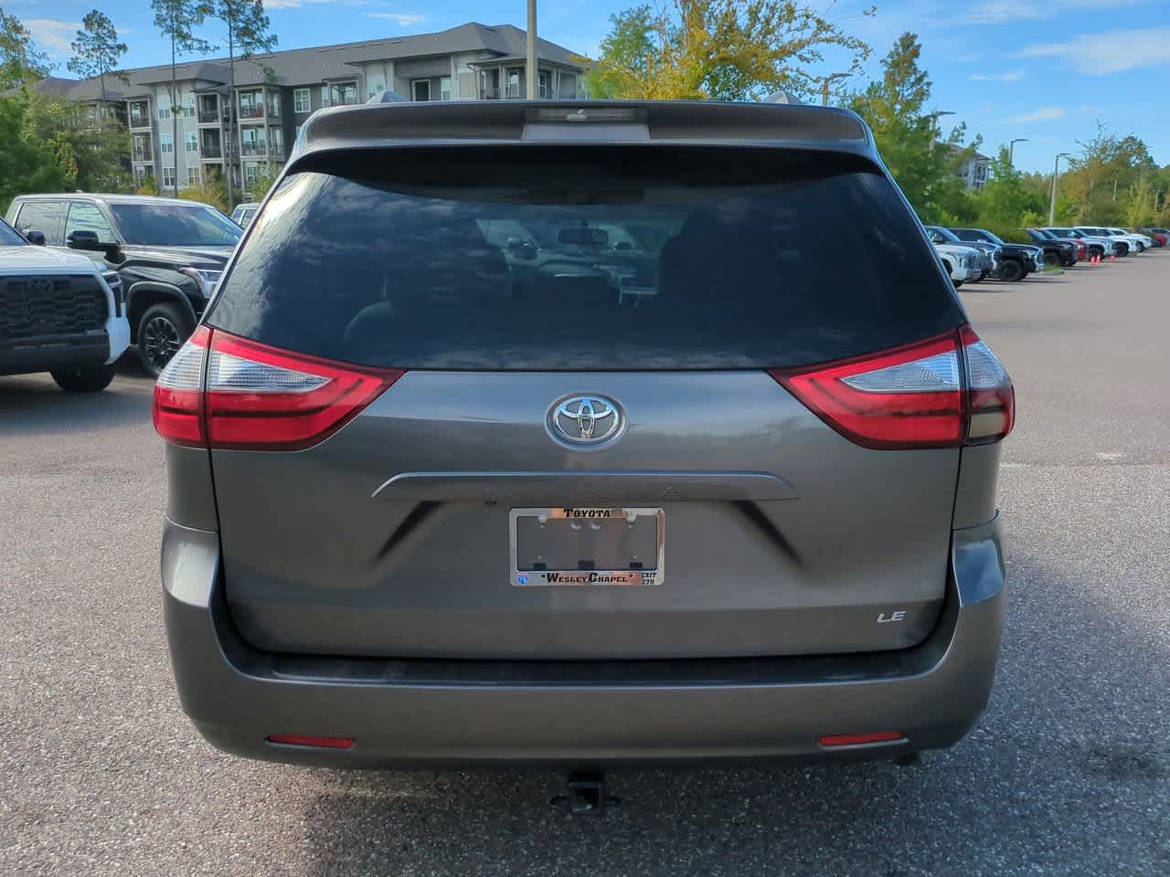 Thumbnail: 2017 Toyota Sienna - 5