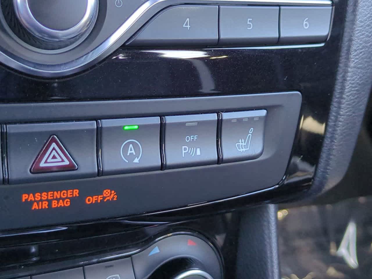 Thumbnail: 2017 INFINITI QX30 - 23