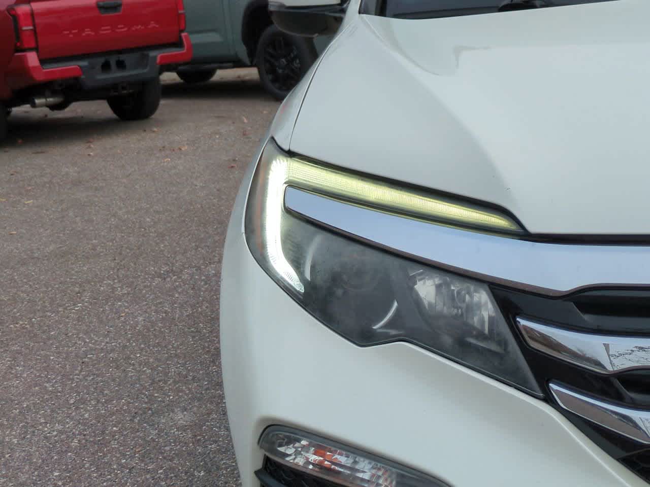 Thumbnail: 2017 Honda Pilot - 10