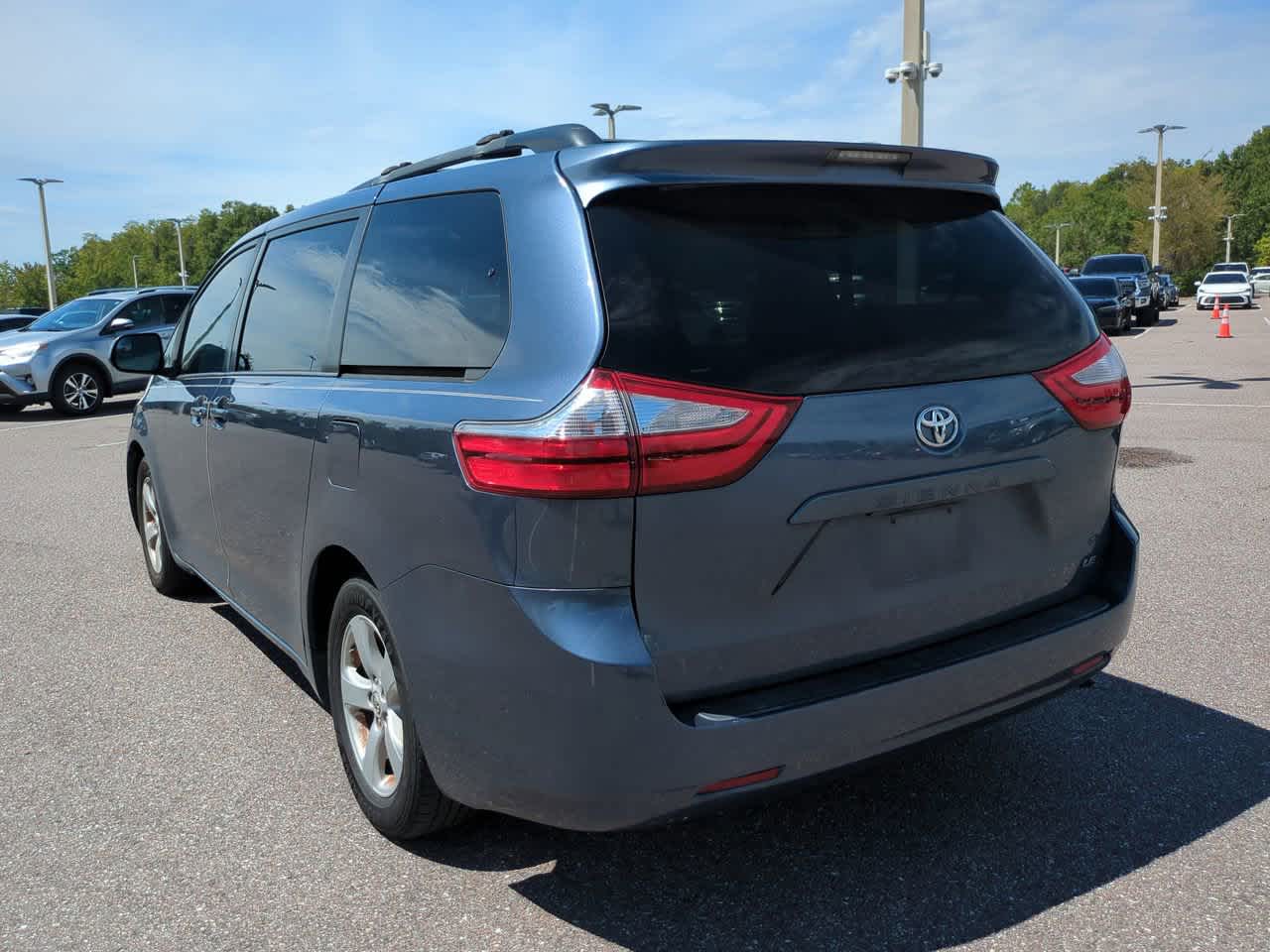 Thumbnail: 2015 Toyota Sienna - 4
