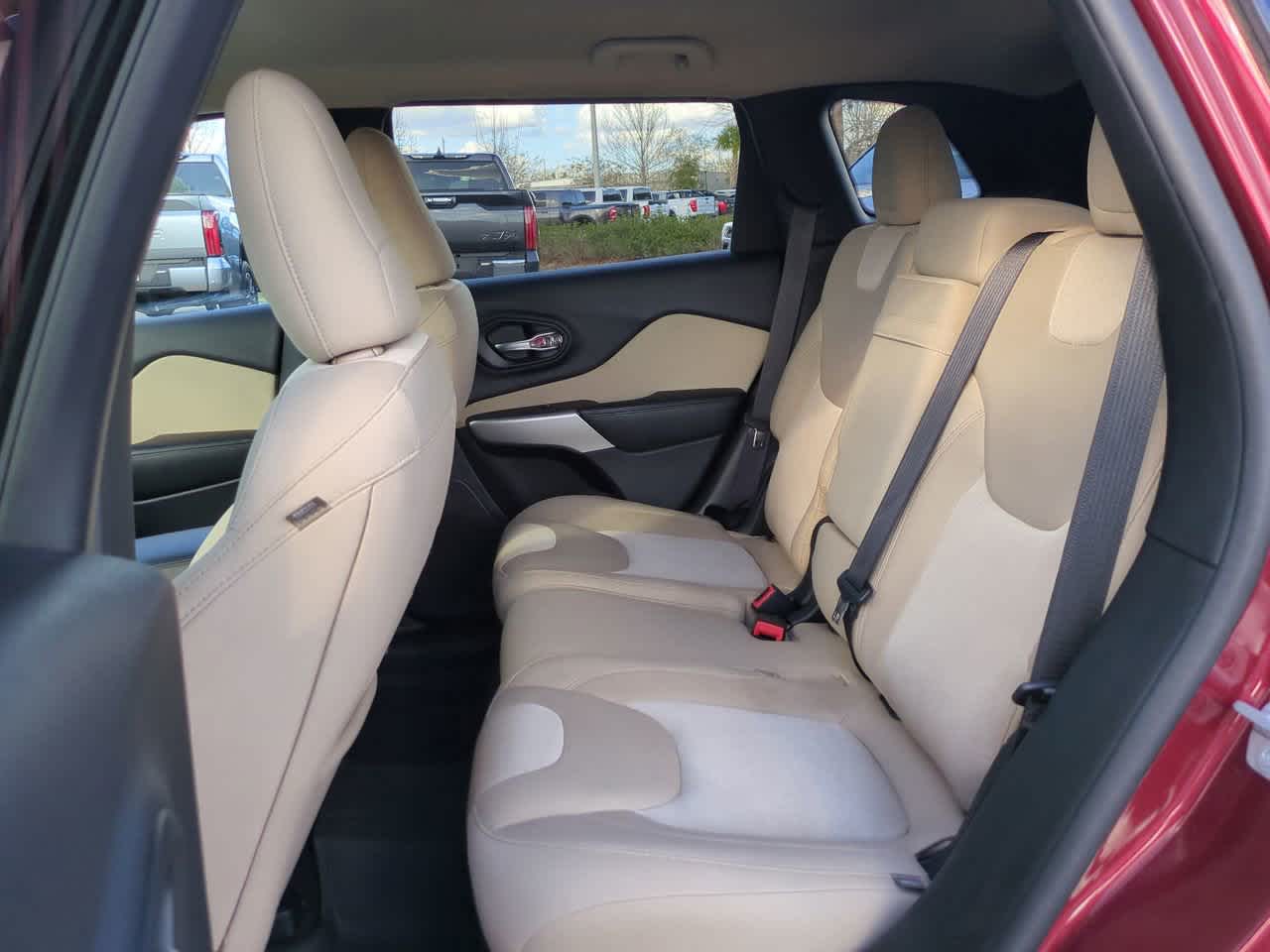 Thumbnail: 2018 Jeep Cherokee - 13