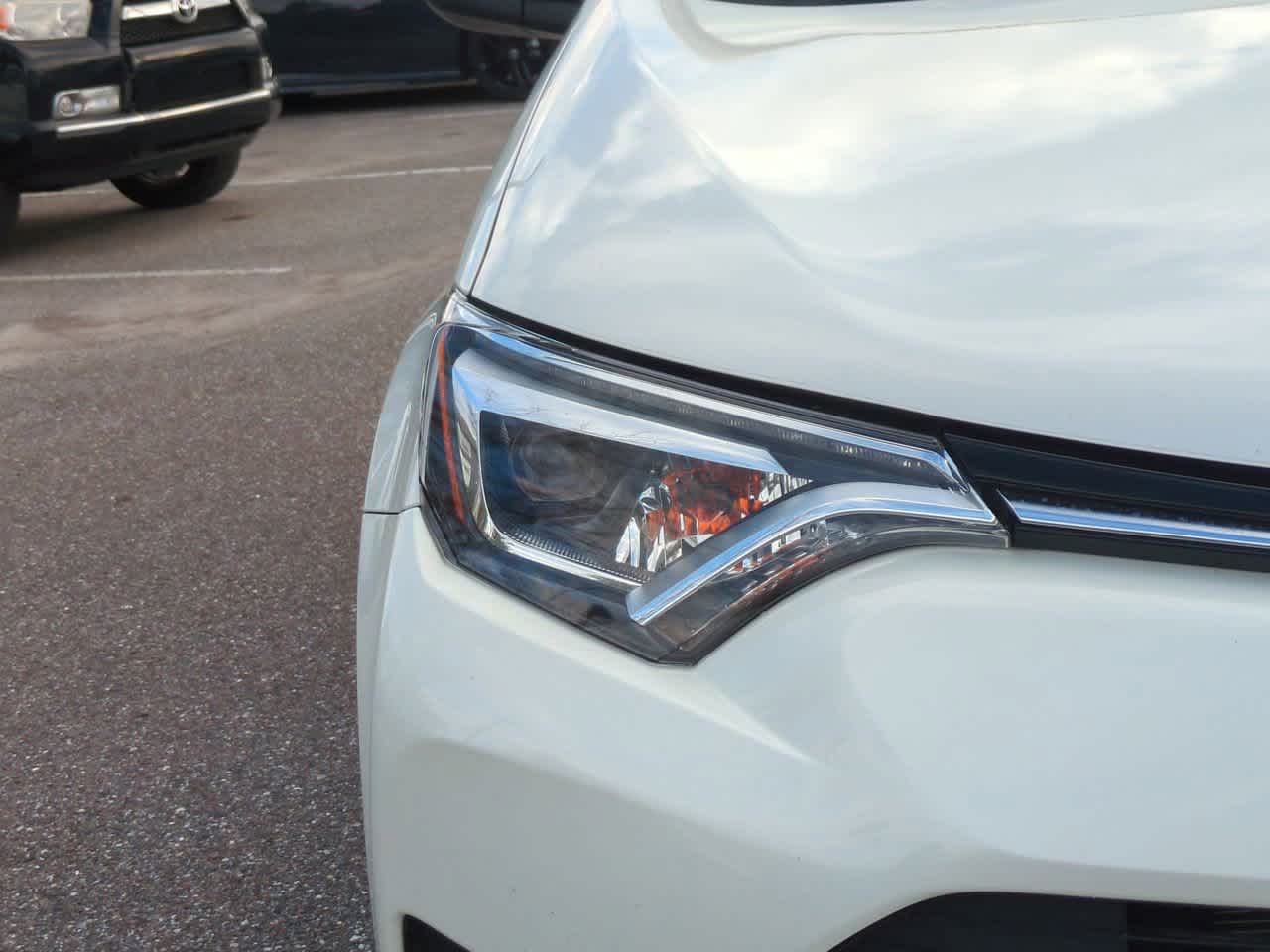 Thumbnail: 2018 Toyota RAV4 - 11