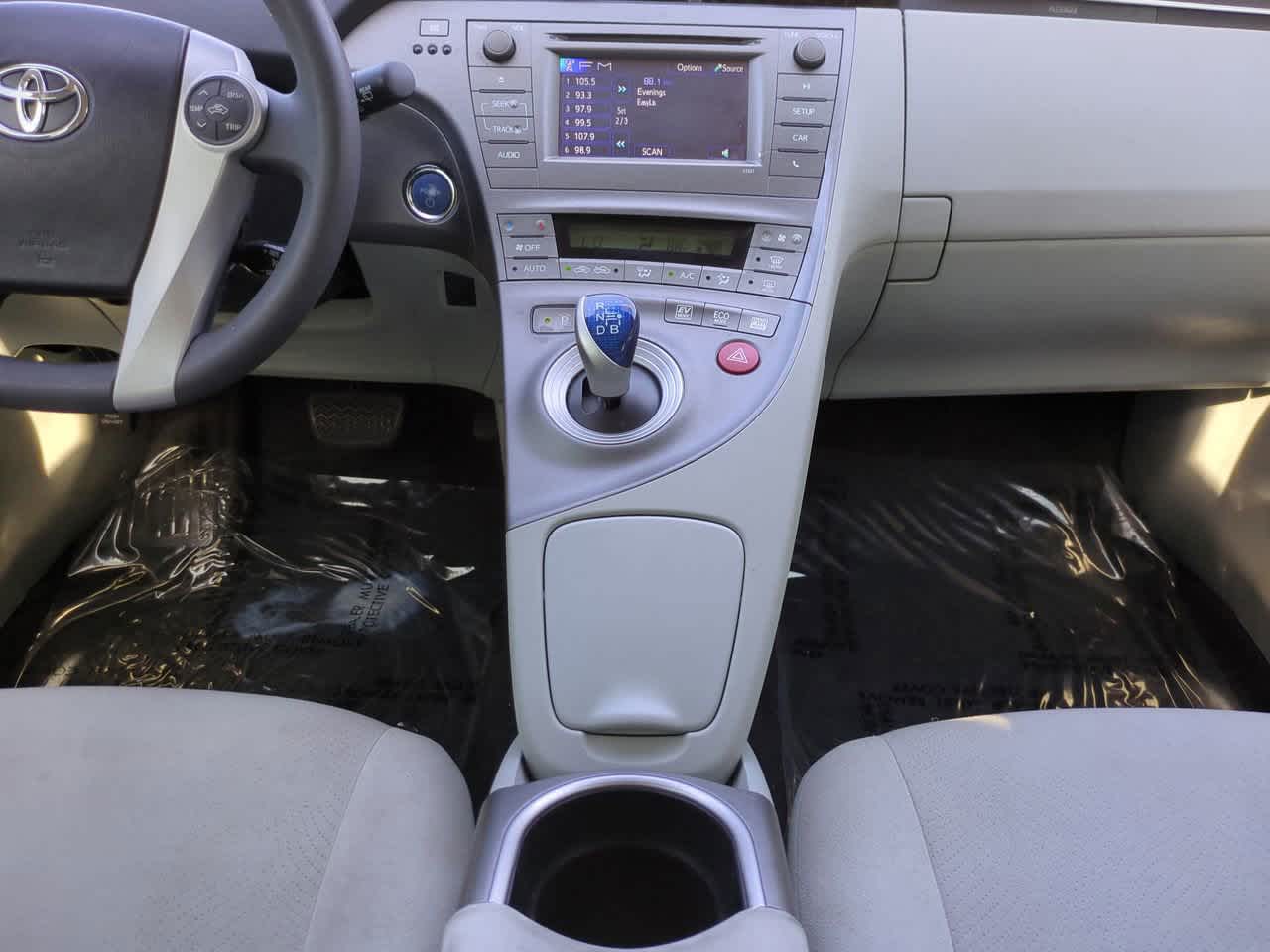 Thumbnail: 2015 Toyota Prius - 18