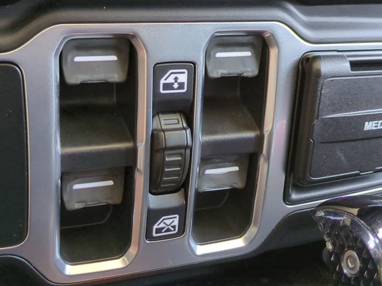 Thumbnail: 2020 Jeep Wrangler - 21