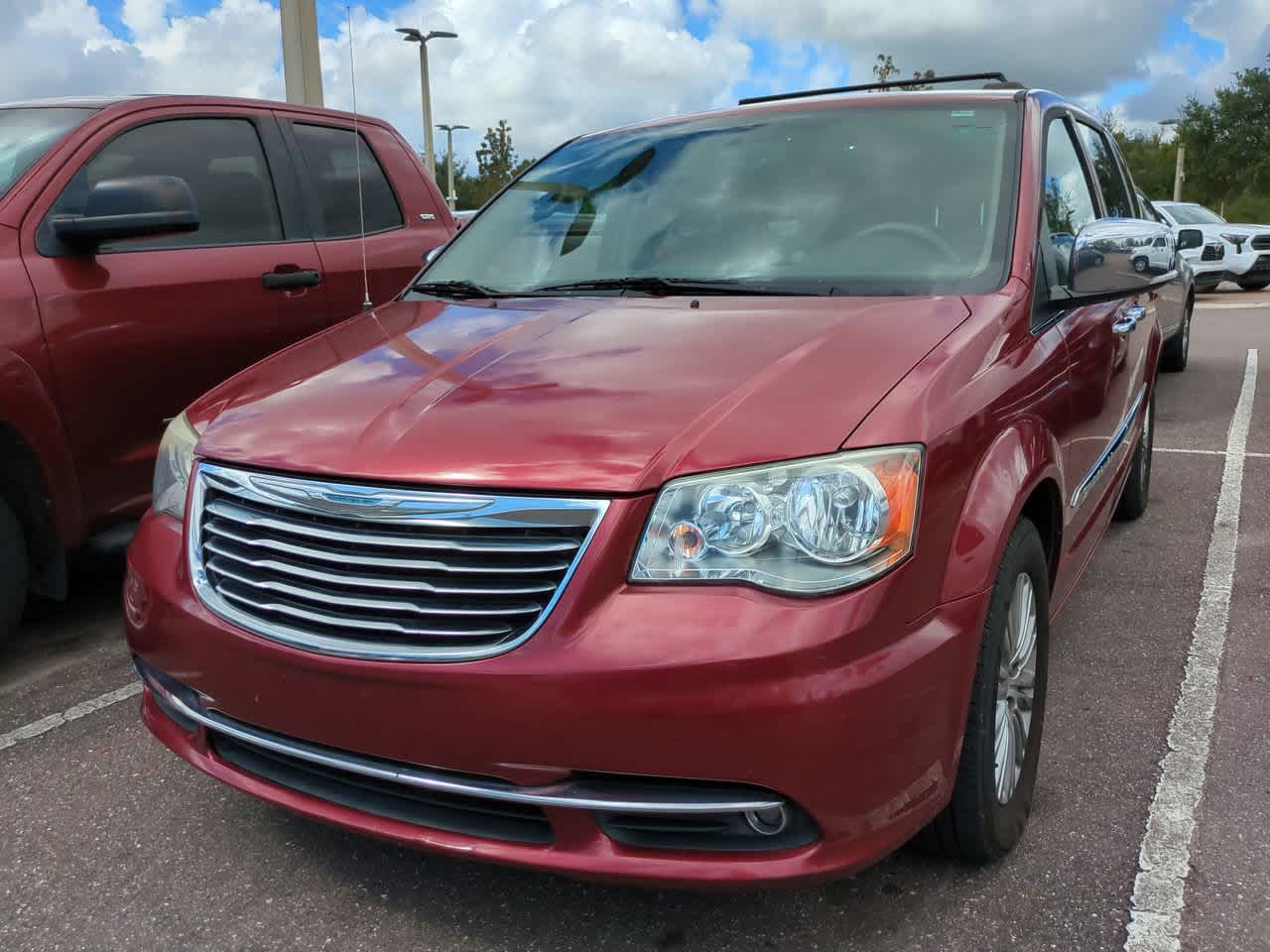 Thumbnail: 2016 Chrysler Town & Country - 2