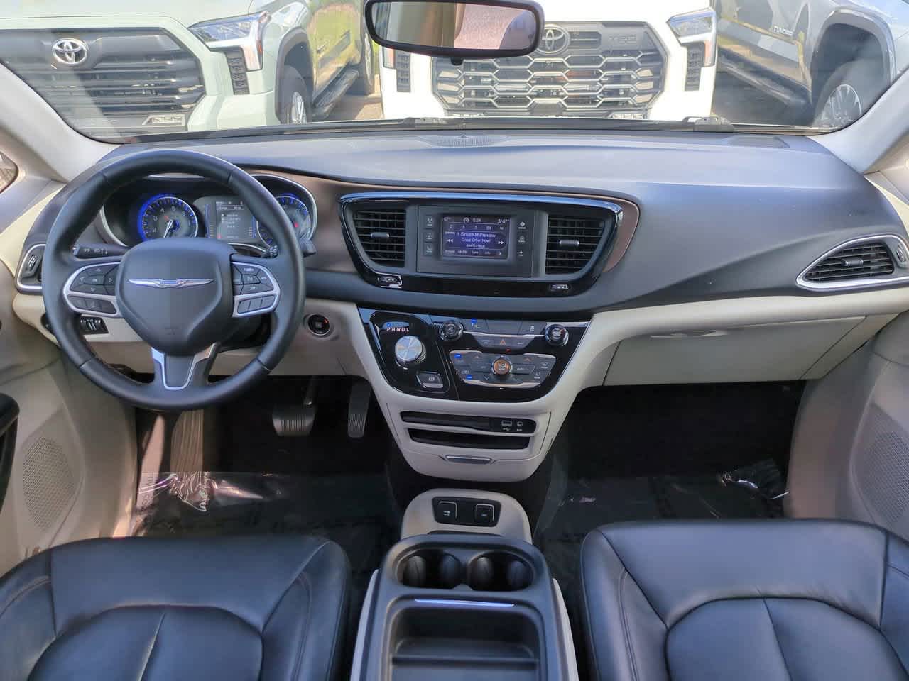 Thumbnail: 2017 Chrysler Pacifica - 15