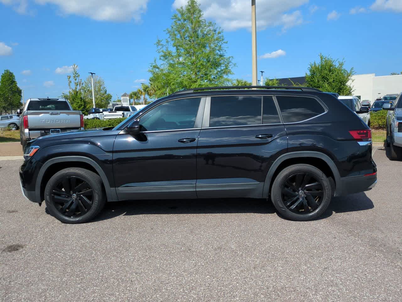 Thumbnail: 2022 Volkswagen Atlas - 3