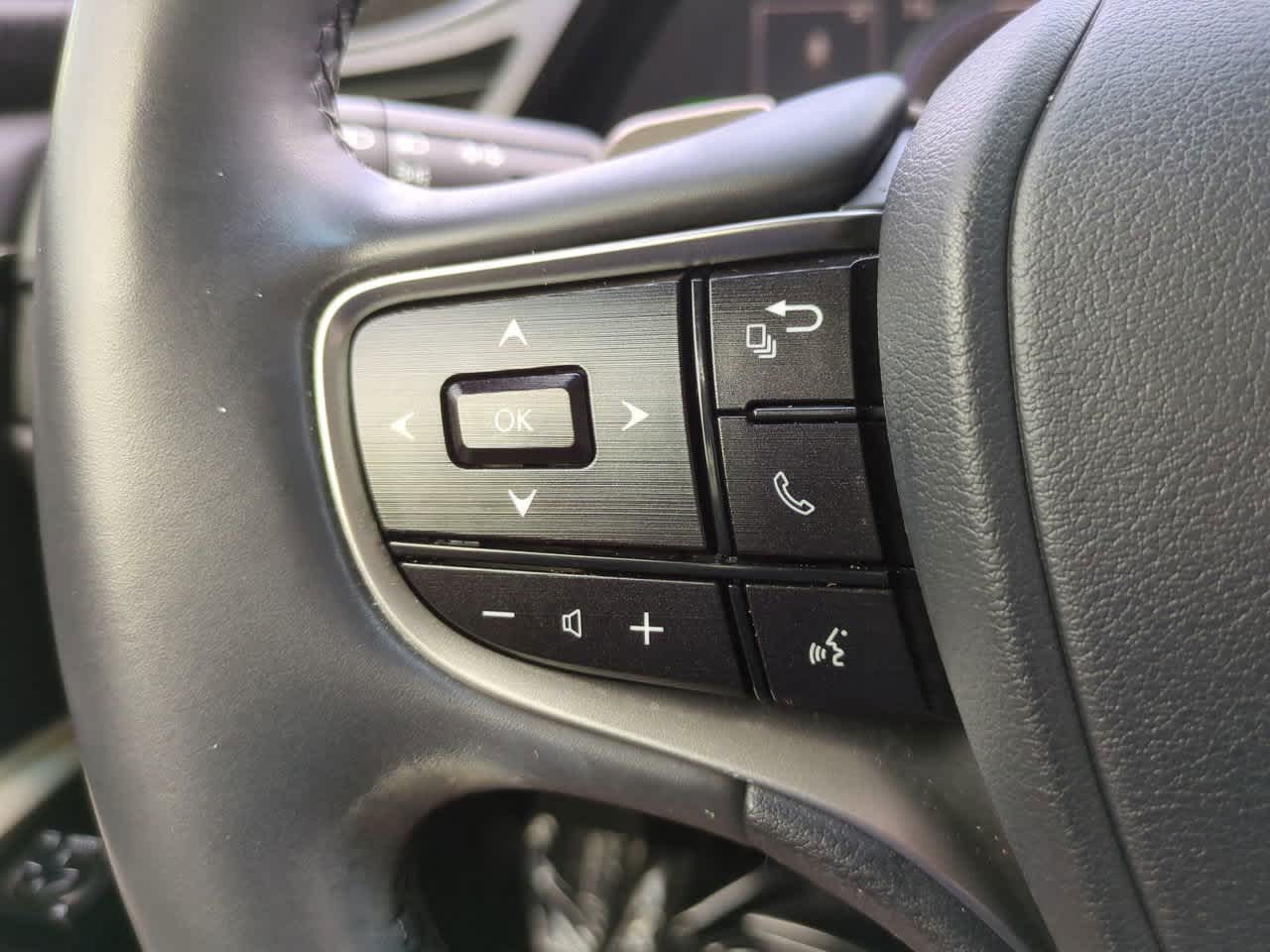 Thumbnail: 2022 Lexus ES - 24