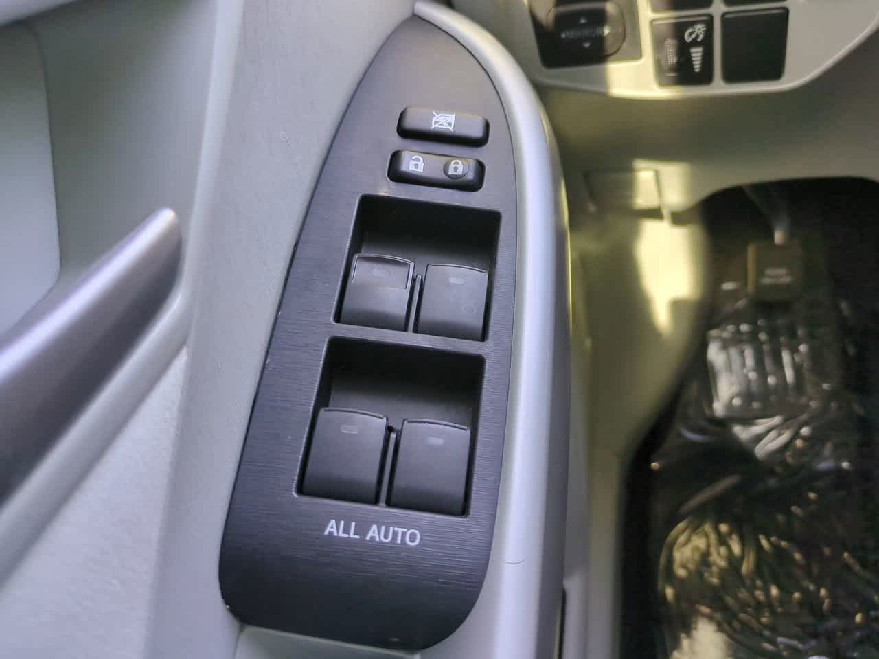 Thumbnail: 2015 Toyota Prius - 20