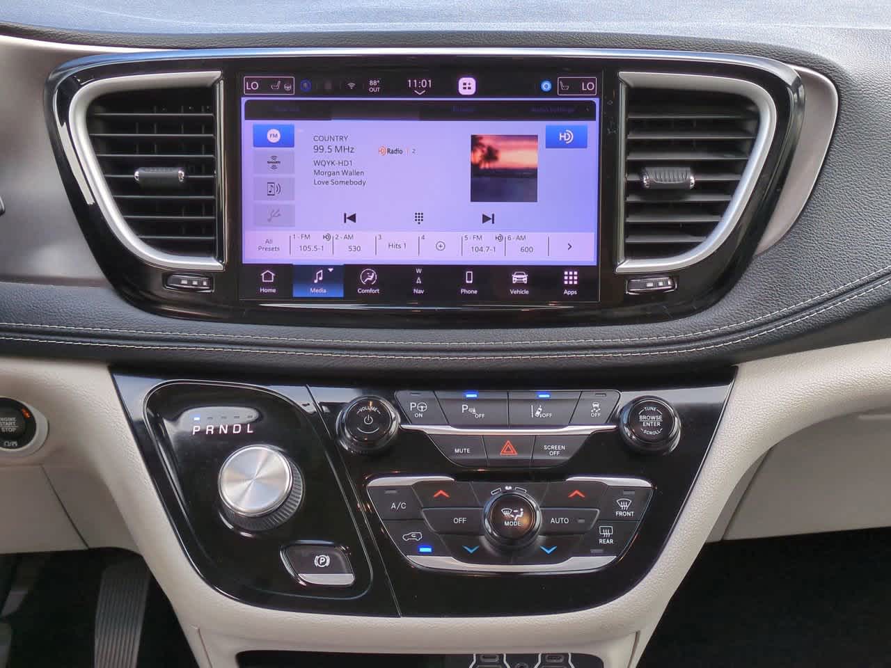 Thumbnail: 2021 Chrysler Pacifica - 18