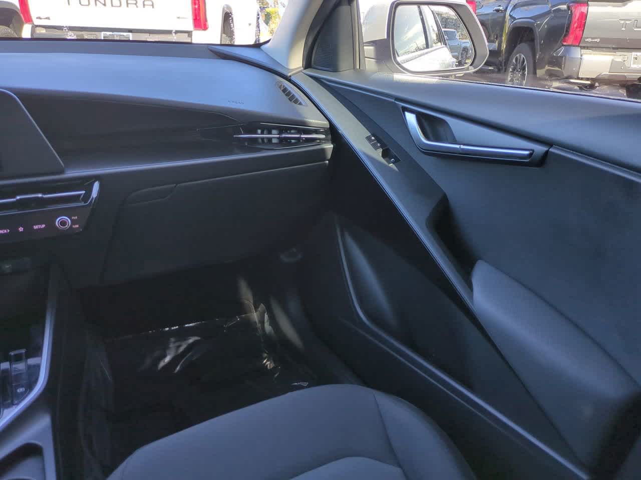 Thumbnail: 2023 Kia Niro - 16