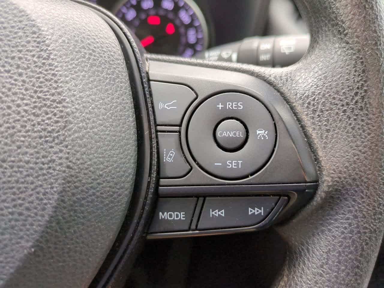 Thumbnail: 2021 Toyota RAV4 - 23