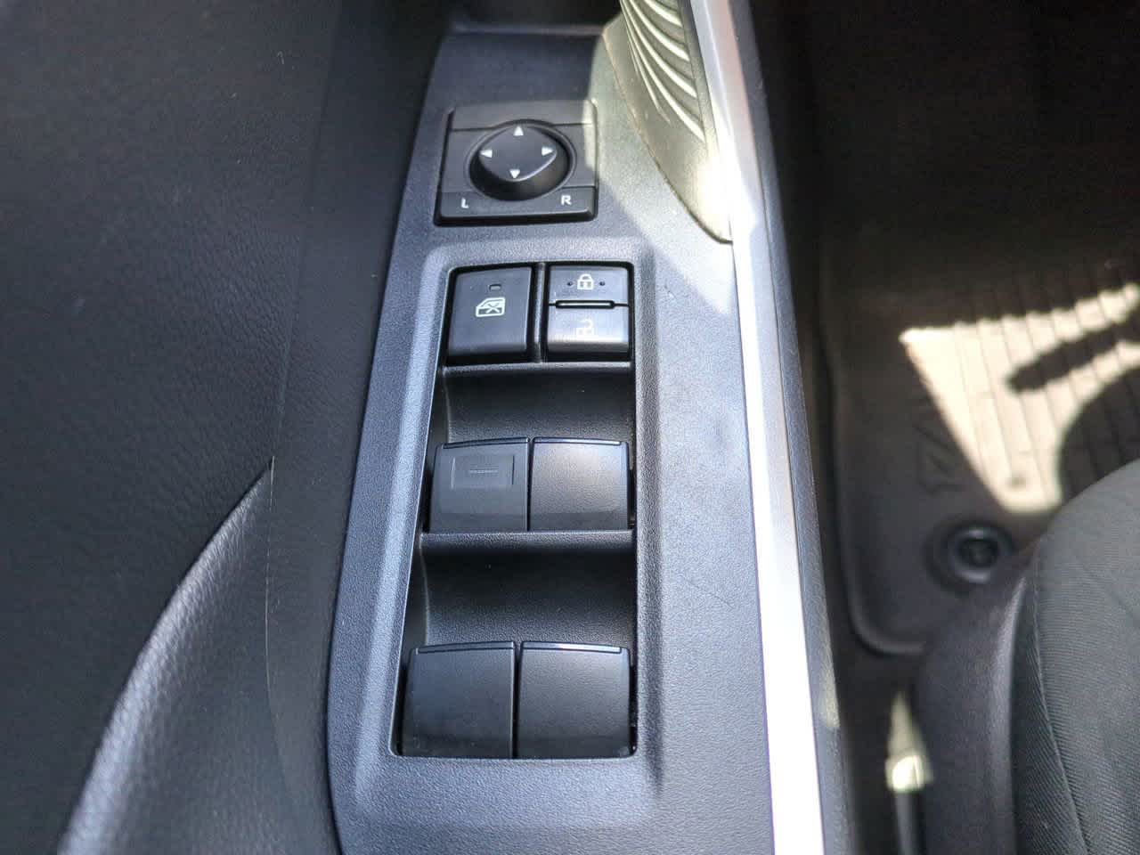 2021 Toyota RAV4 XLE 22