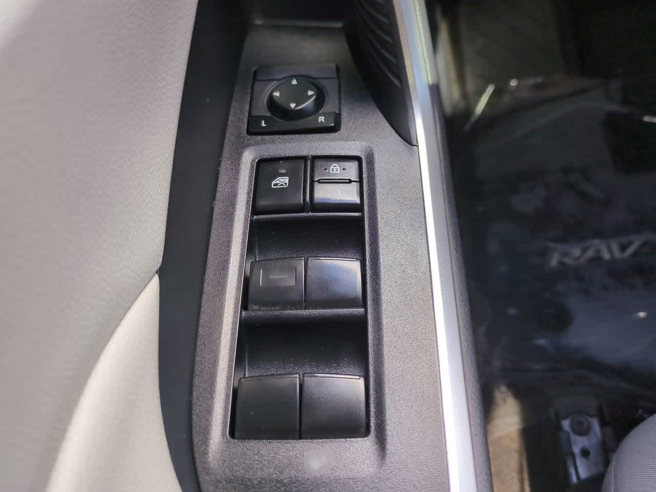 Thumbnail: 2019 Toyota RAV4 - 22