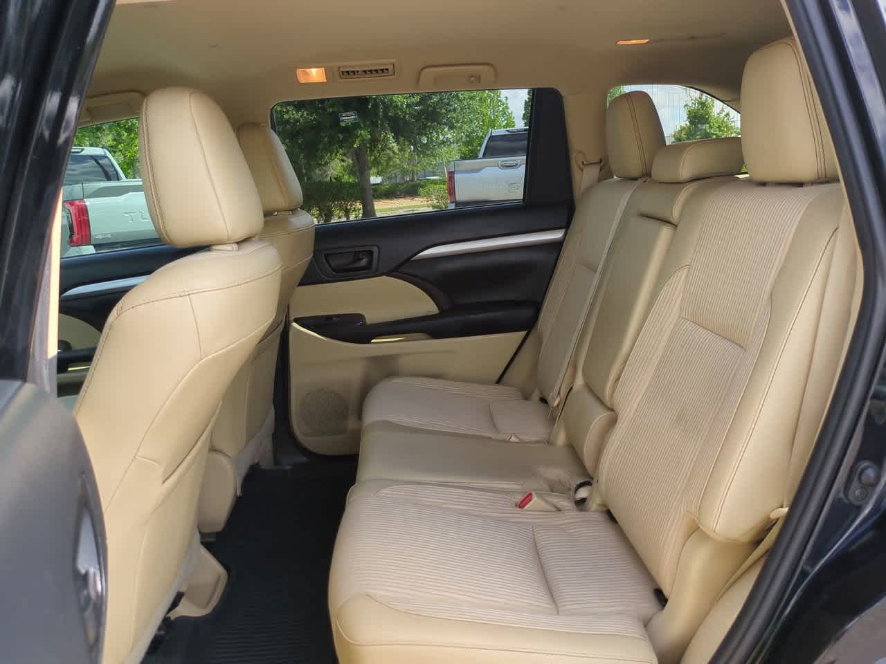 Thumbnail: 2019 Toyota Highlander - 14