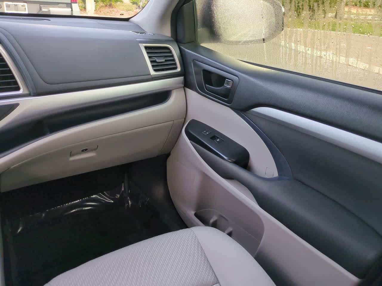 Thumbnail: 2018 Toyota Highlander - 17