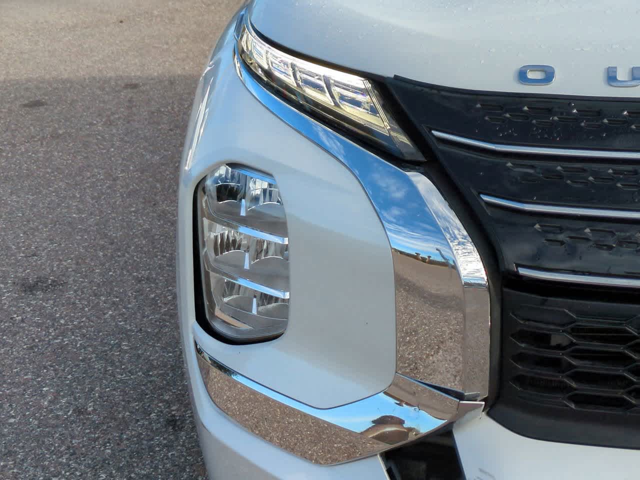 Thumbnail: 2022 Mitsubishi Outlander - 10