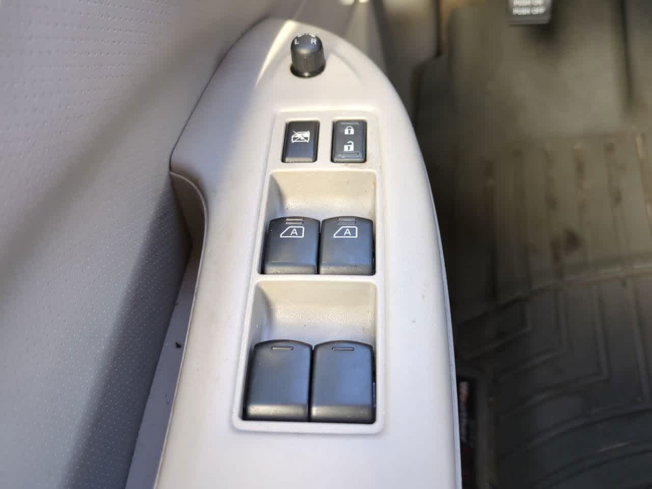 Thumbnail: 2015 Nissan Quest - 21