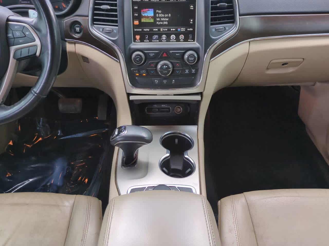 Thumbnail: 2015 Jeep Grand Cherokee - 18