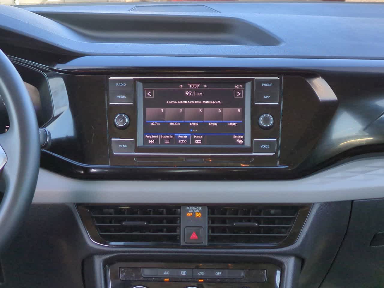 Thumbnail: 2024 Volkswagen Taos - 17