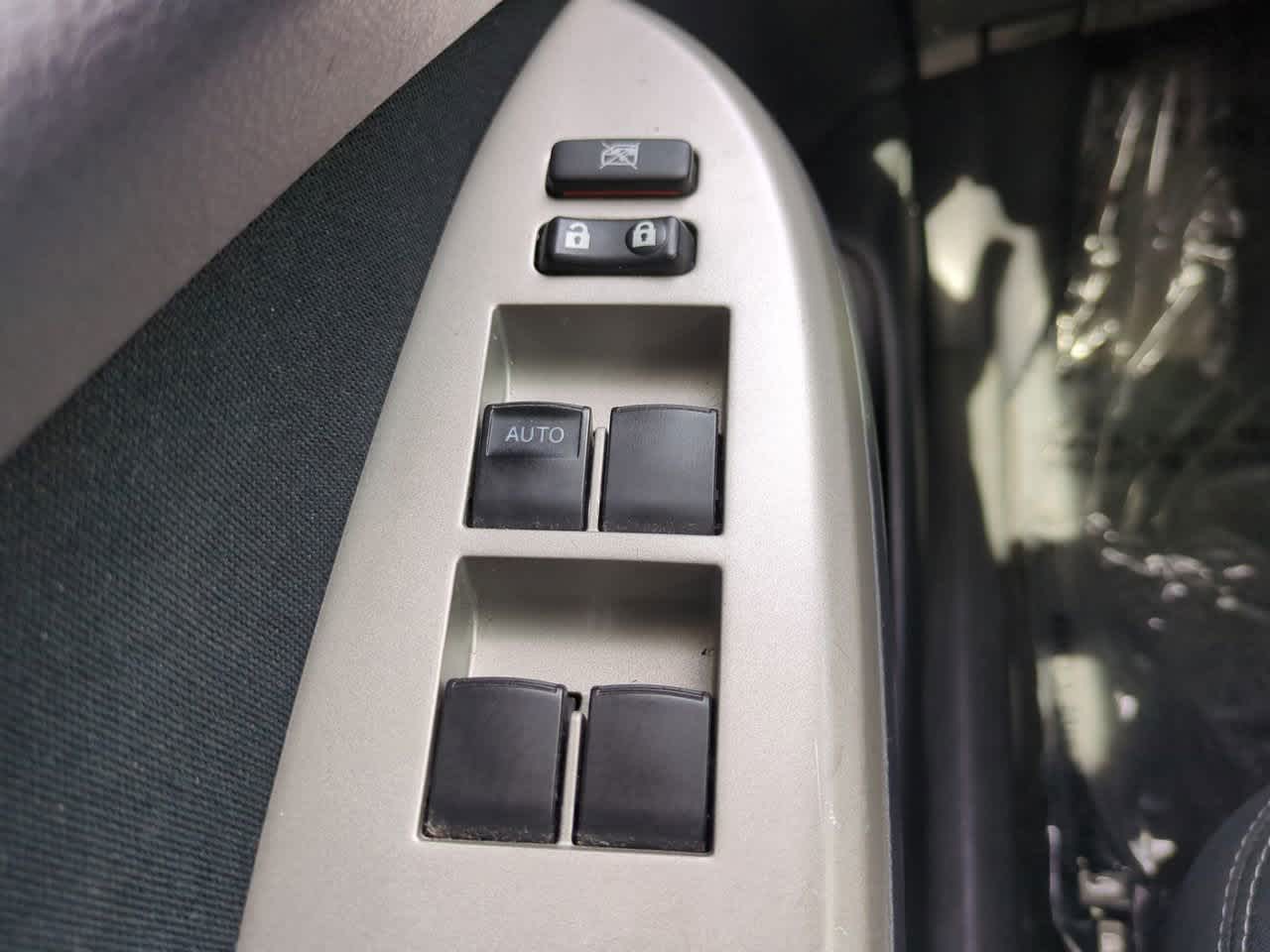 Thumbnail: 2013 Toyota Corolla - 19