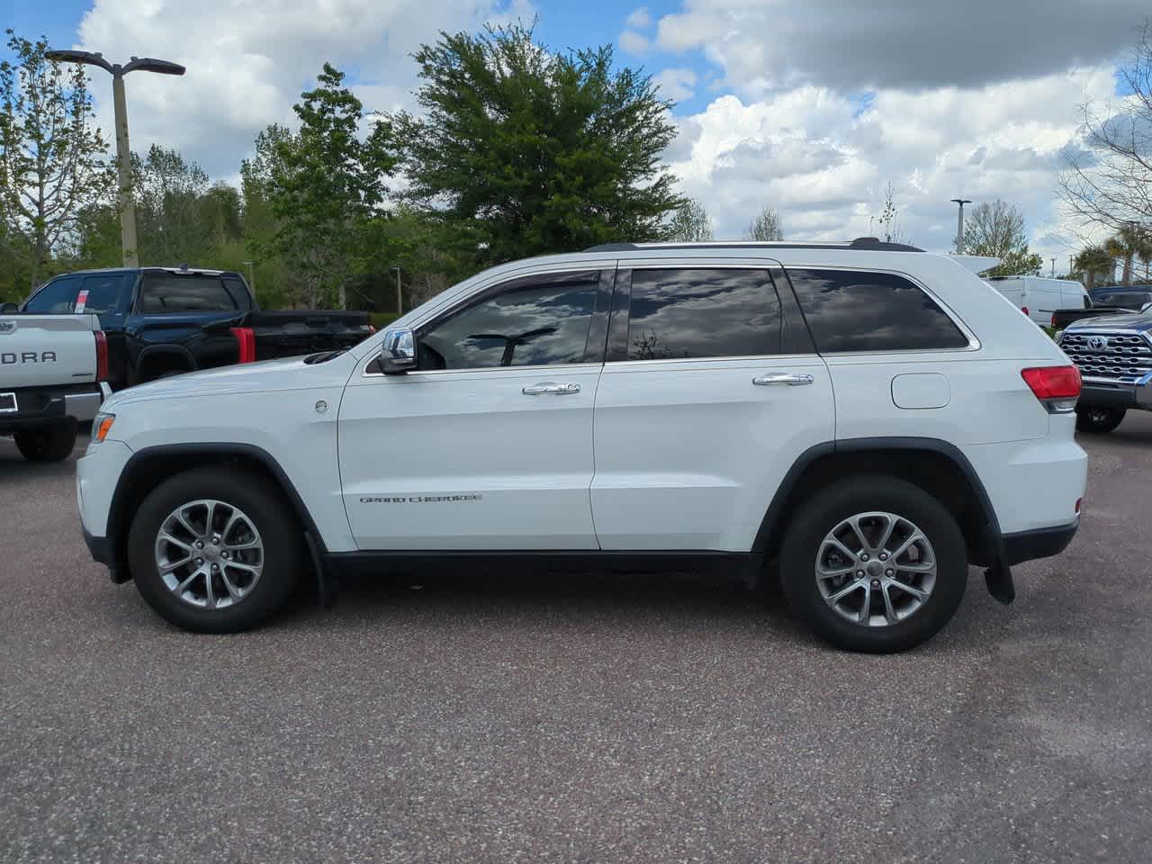 Thumbnail: 2015 Jeep Grand Cherokee - 3