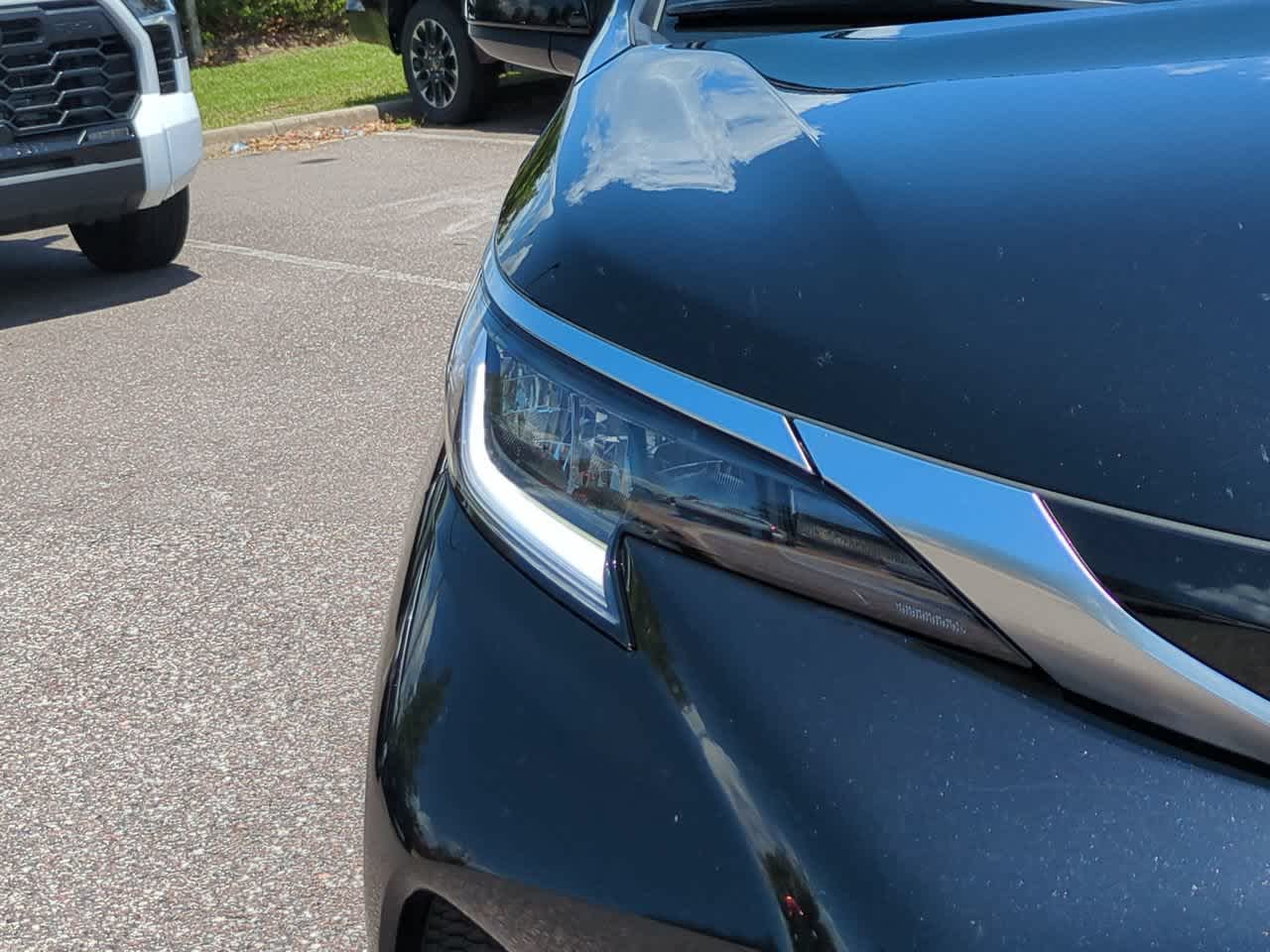 Thumbnail: 2021 Toyota Sienna - 10