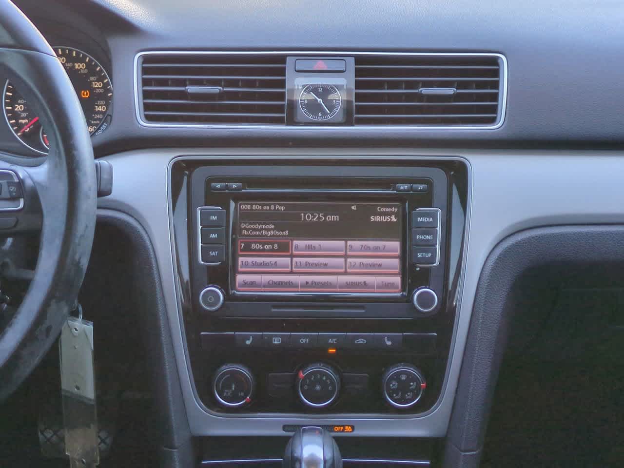 Thumbnail: 2013 Volkswagen Passat - 17