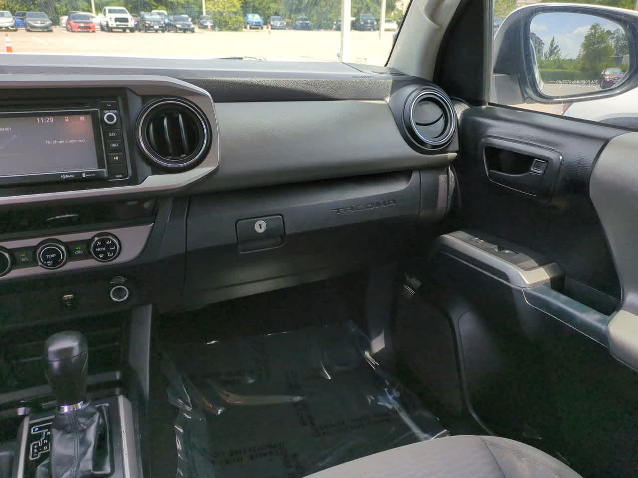 2017 Toyota Tacoma SR5 16