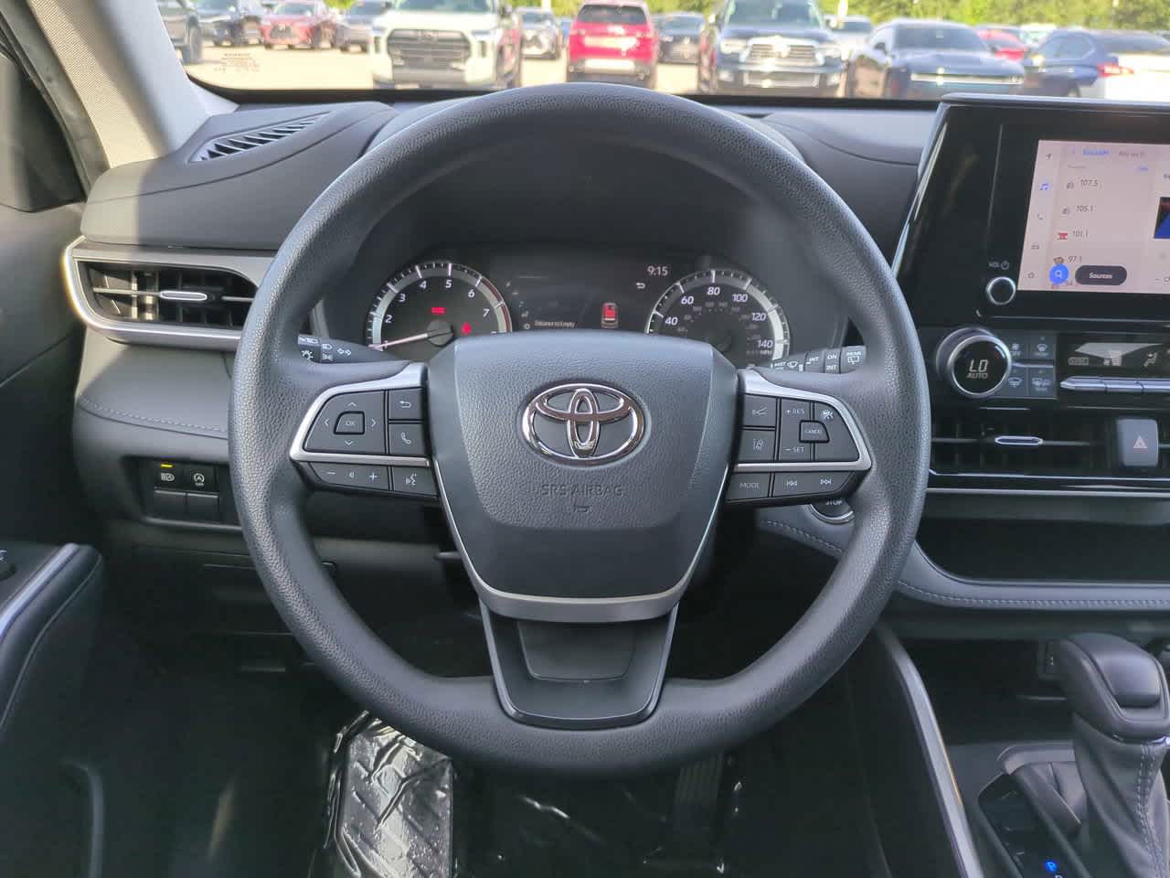 Thumbnail: 2023 Toyota Highlander - 16