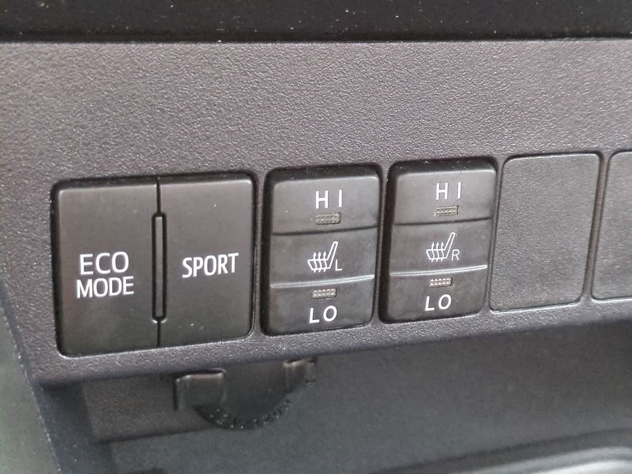 Thumbnail: 2017 Toyota RAV4 - 22