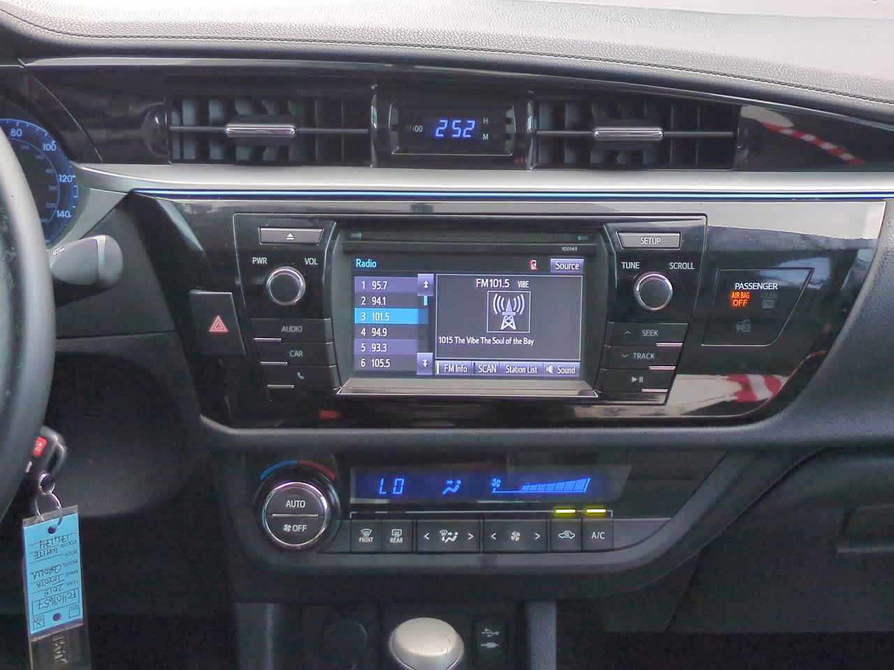 Thumbnail: 2015 Toyota Corolla - 17