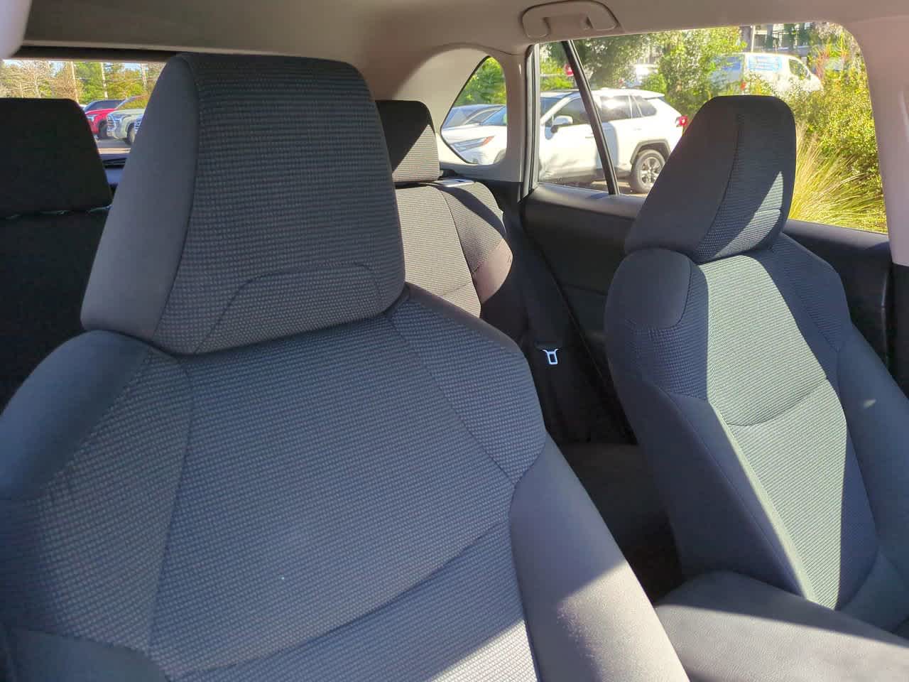 Thumbnail: 2022 Toyota RAV4 - 7