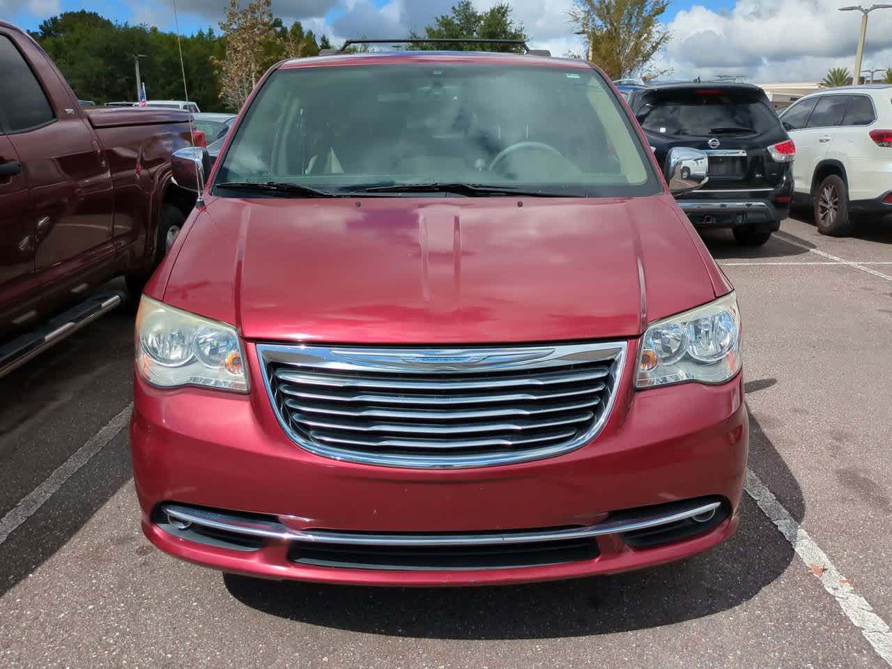 Thumbnail: 2016 Chrysler Town & Country - 9