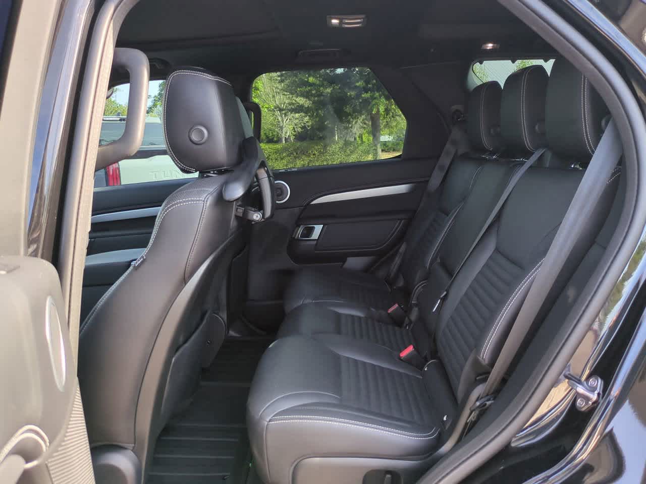 Thumbnail: 2021 Land Rover Discovery - 13