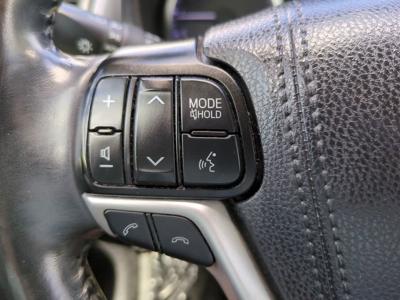 Thumbnail: 2019 Toyota Highlander - 23