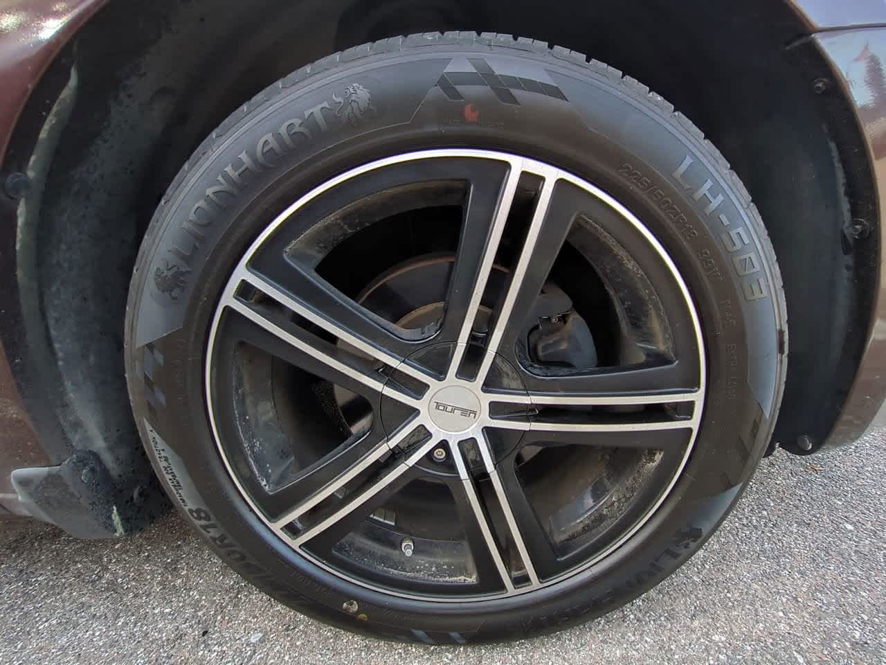 Thumbnail: 2012 Chrysler 200 - 9