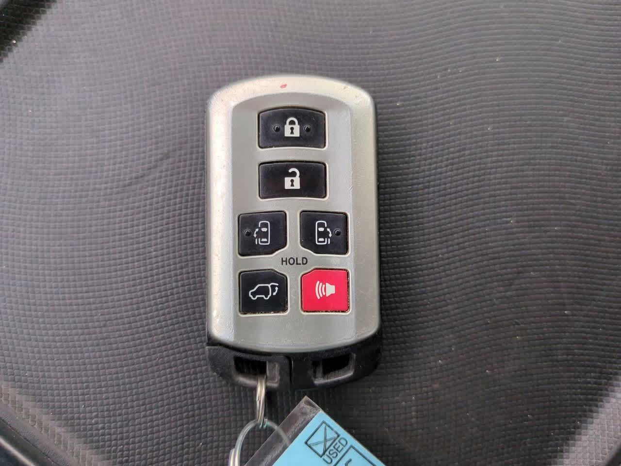 2015 Toyota Sienna Limited 30
