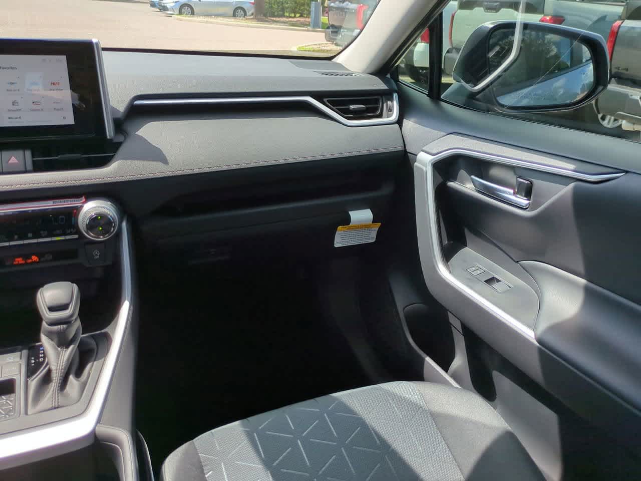 Thumbnail: 2025 Toyota RAV4 - 16