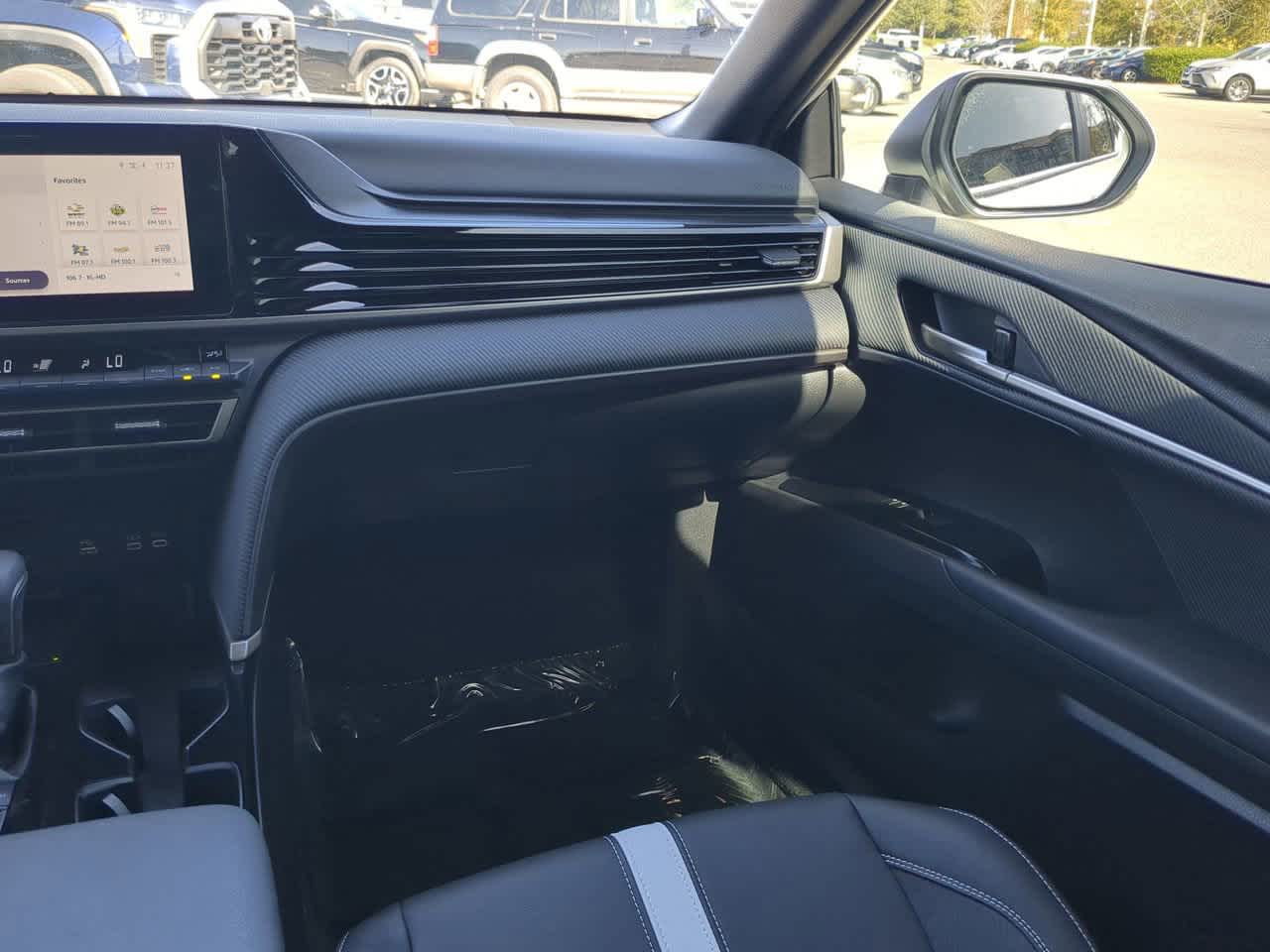 2025 Toyota Camry SE 16